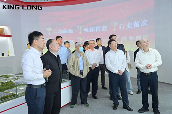 给予高度肯定 中国工程院周济院士一行专家调研金龙客车