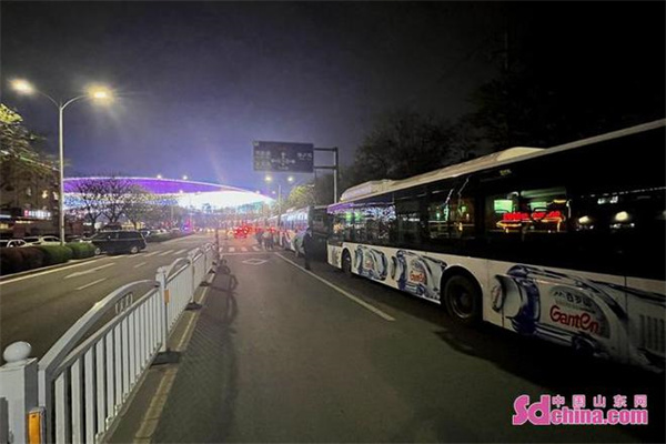 青岛城阳投入近170辆公交车为中超赛事提供有效交通保障