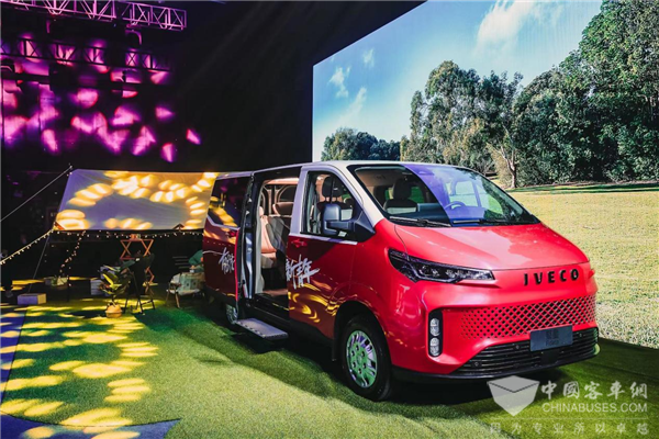 户外踏青好时节 依维柯聚星带你解锁露营“新玩法”