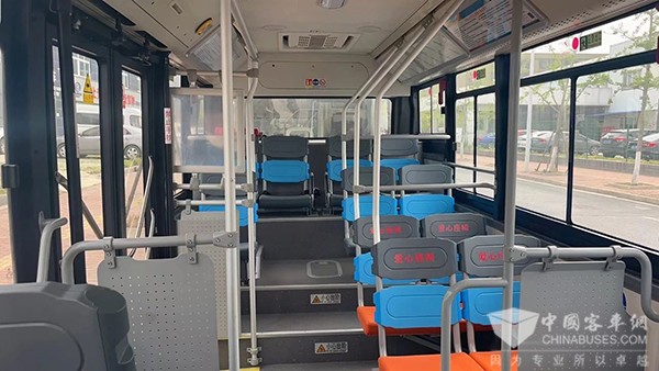 吉利星际客车 纯电动 城市客车 港城公交