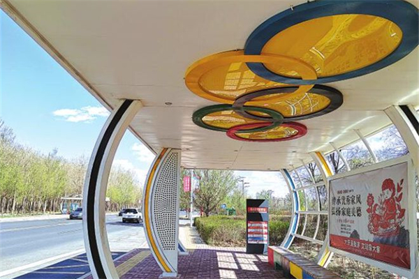 大庆的公交站亭上“新”了！详细注明了公交站点信息