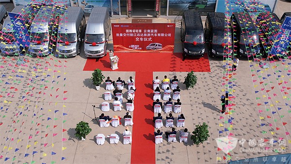 图雅诺轻客 小客 批量交付 云南旅游