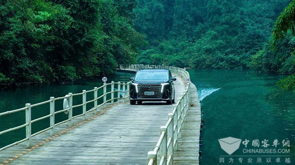 上汽大通 宽体轻客领域 出行场景 定制化