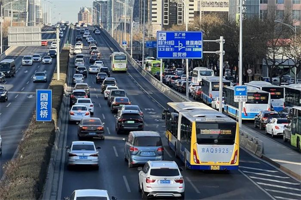 从“公交专用”到“公交优先”，还有多远？