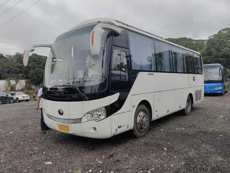 2015年6月 粤B非营运37座通仓宇通6858型客车