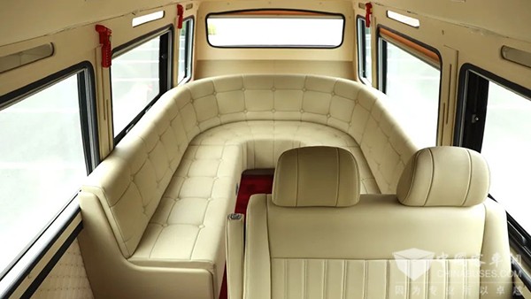 格力钛新能源 仿古铛铛车 考斯特商务车 脸谱公路车 双层观光巴士