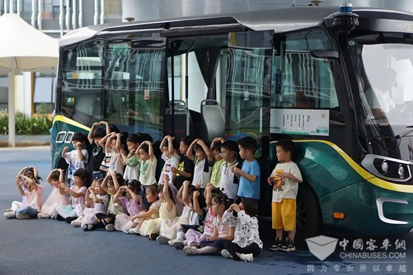 轻舟智航 自动驾驶小巴 龙舟ONE 幼儿园