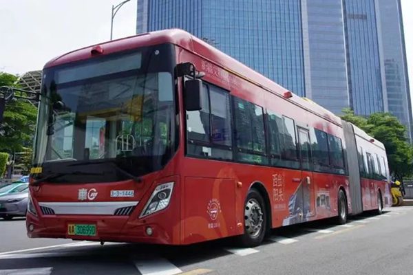 B1变身“移动博物馆” 广州首辆“海事专列”主题巴士投运