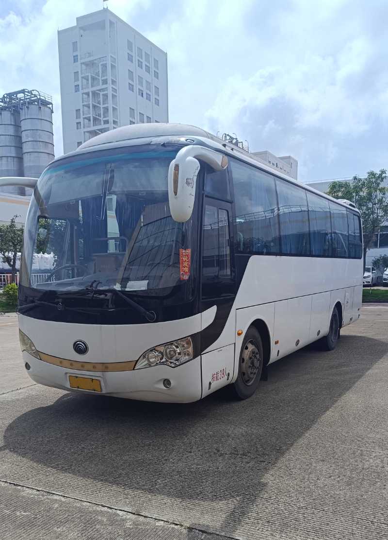 2013年8月 珠海粤C牌国四非营运39座宇通6888一手气囊车 