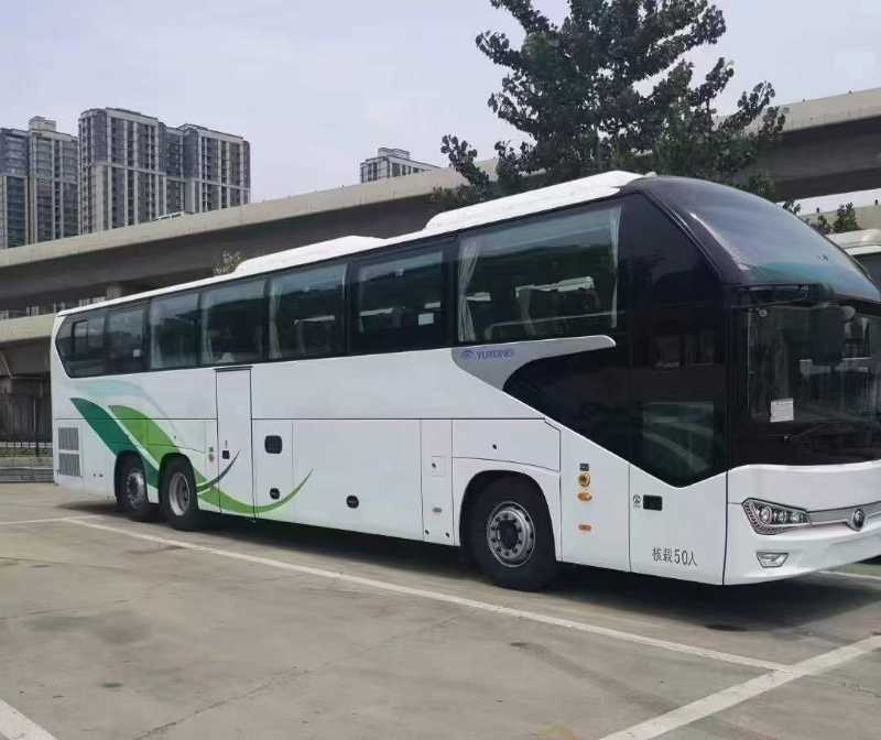 2019年6月 两台后吊轮50座国五宇通6148气囊旅游车