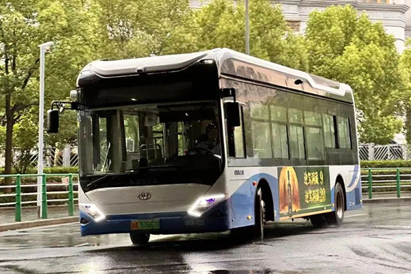 保障乘客安全线路正常运营 公交驾驶员梅雨季节几点注意事项