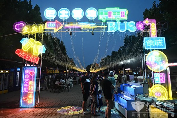 烟台公交 废旧公交 网红餐车 夏日消费季