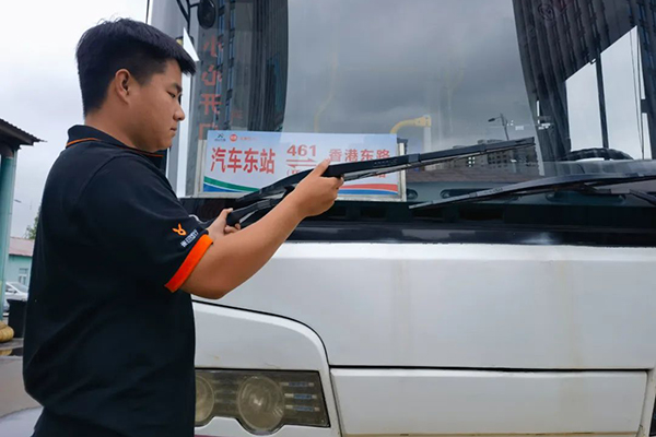 确保恶劣天气正常运转 交运温馨巴士“排兵布阵”迎战汛期