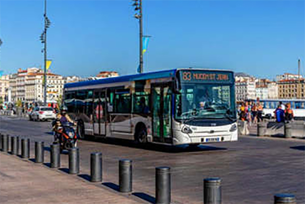 多方博弈下的城市道路 “公交优先”是唯一选择！