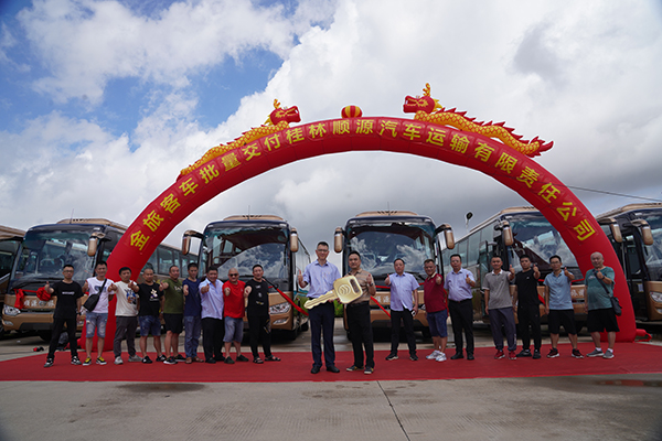 针对高端化、品质化出行需求 16辆金旅客车再次交付顺源汽运