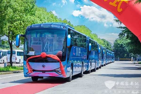 申龙汽车 高端旅游大巴 湖南宾利旅游 首批交付