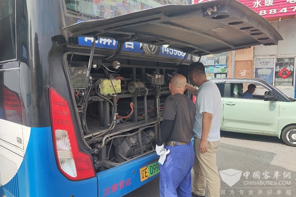 福田欧辉客车 东北分公司 夏日送清凉 服务团队