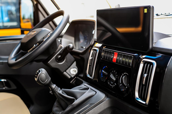 这位自驾旅游博主买下依维柯的新房车，他究竟看中了什么？