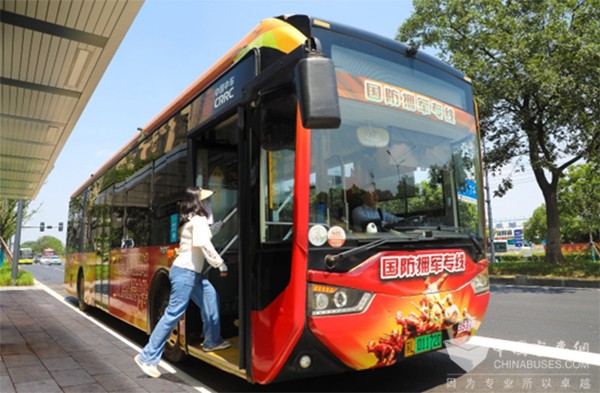 镇江公交 国防拥军 文化专线 出行理念