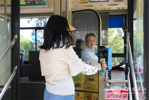 镇江公交 国防拥军 文化专线 出行理念