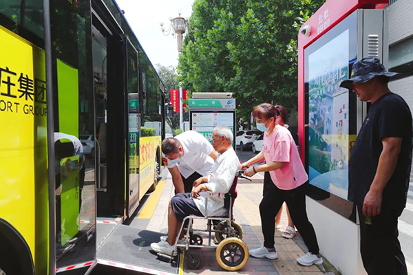喜获人民日报报道 石家庄公交适老化线路打造暖心出行服务