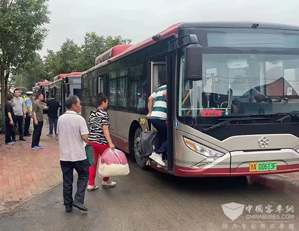 天津公交 防洪防汛 坚守岗位 乘客安全出行