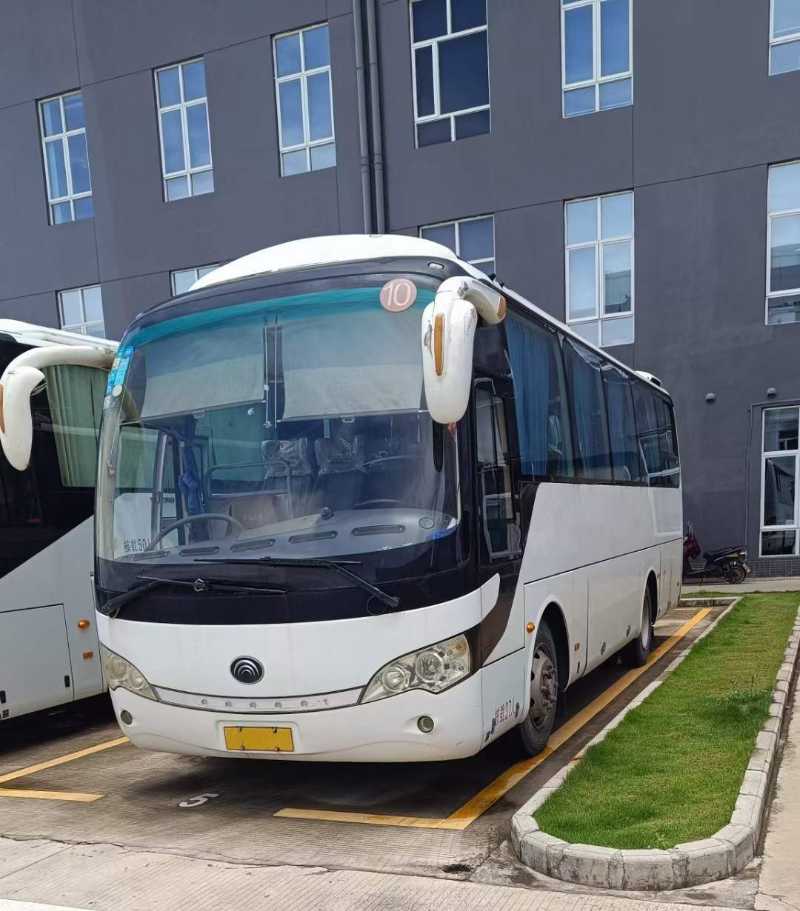 2013年8月 珠海牌国四非营运37座宇通6858气囊车