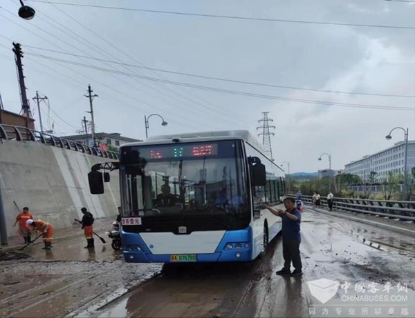 完美作业网有免费视频 路面积水 危险点 应对措施