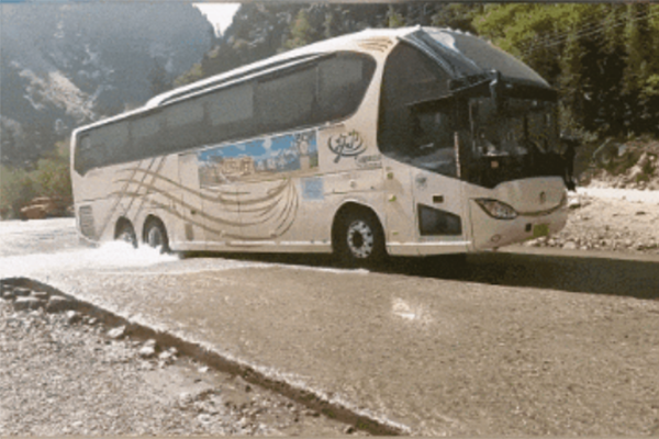 立秋到 跟随亚星金刚YBL6148领略西藏风光