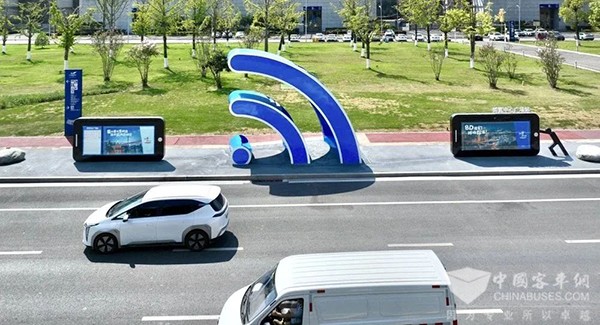 重庆公交集团 艺术公交车站 艺术展