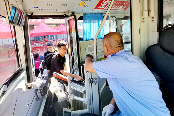 保障开学季出行平安顺畅 天津公交护航新学期学生出行
