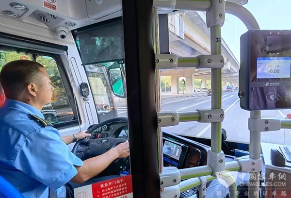 北京公交集团 通学公交车 试点开行 保障学生安全