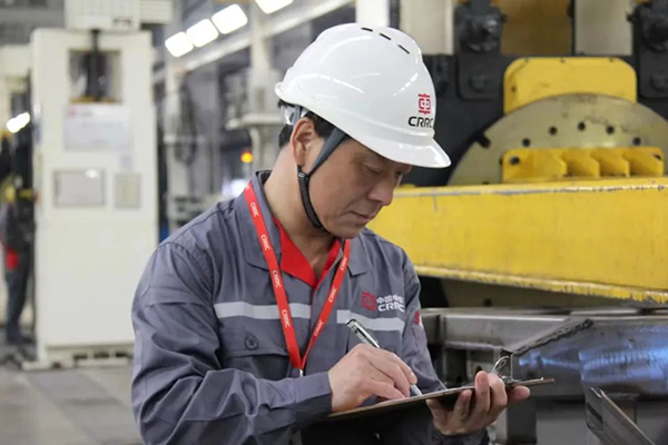 从普通焊工到精湛“焊”匠 中车电动杜忠元从业的这30年 