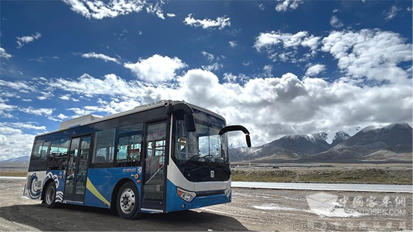 吉利星际客车 醇氢增程动力 城市客车 C8M 玉珠峰