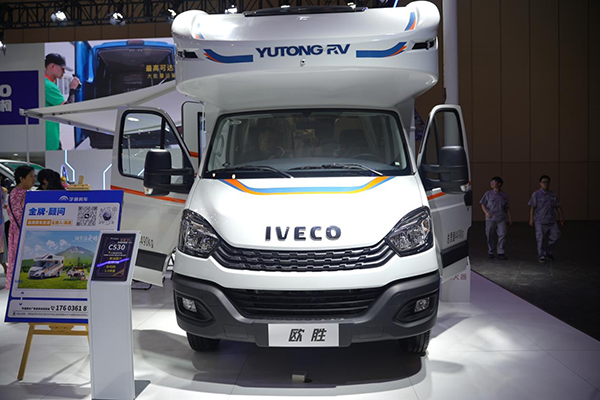 携多款车型参加大河国际车展 南京依维柯引发观众驻足  