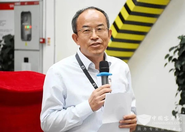 东风康明斯 赢动 AMT 第10000台 下线