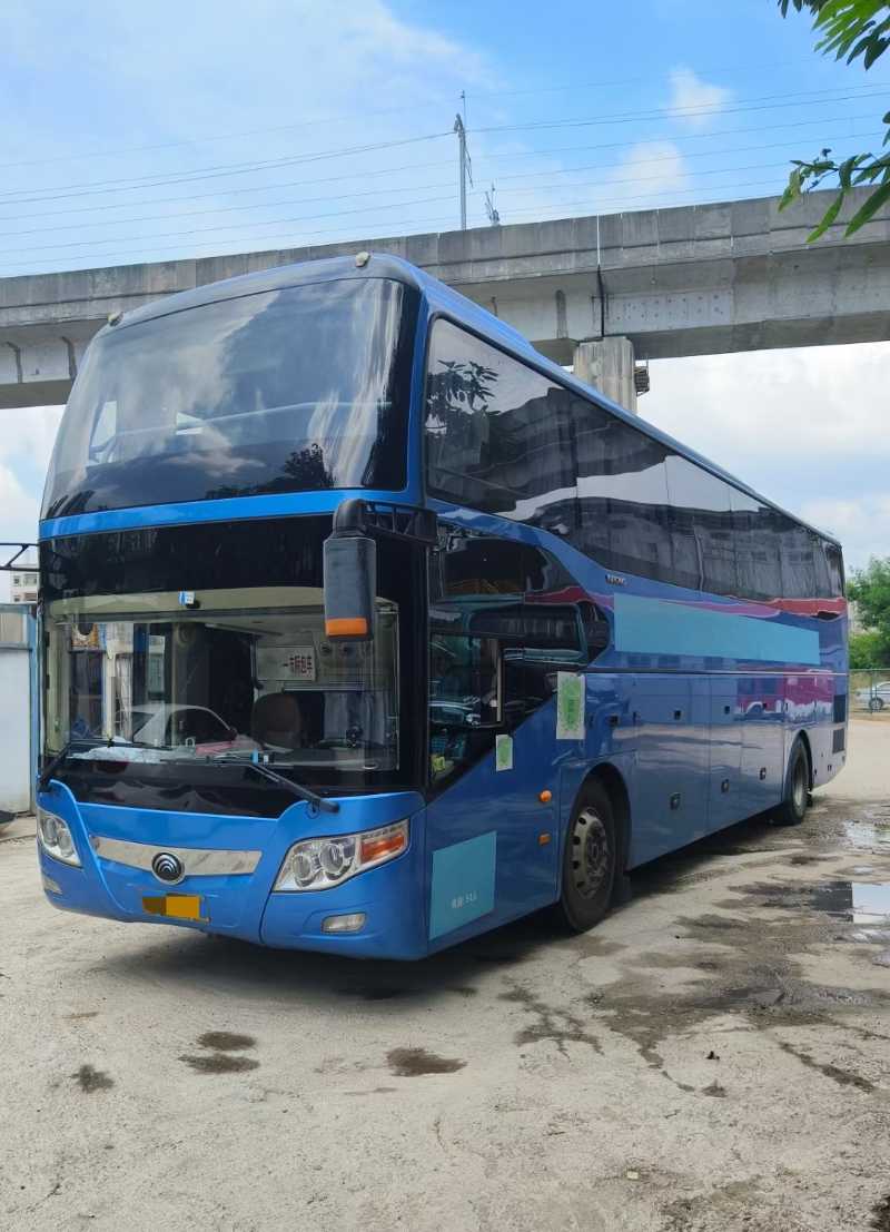 同款三台54座顶配四轮碟刹宇通6126气囊车