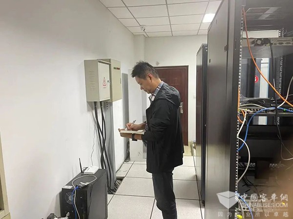 镇江公交 节日期间 线路运营 安全生产 平稳有序