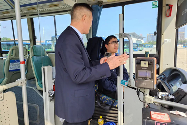 节后上路上线 连云港公交集团快速公交事业部开展安全检查