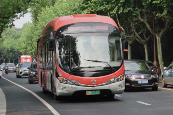 去欣赏各地最美秋色 格力钛新能源一定会陪伴你左右