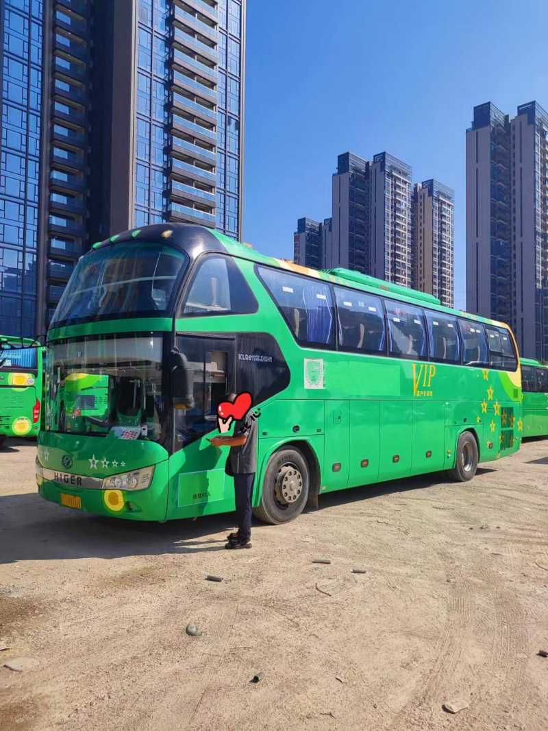  多台国四一层半55座海格6112中门气囊旅游车