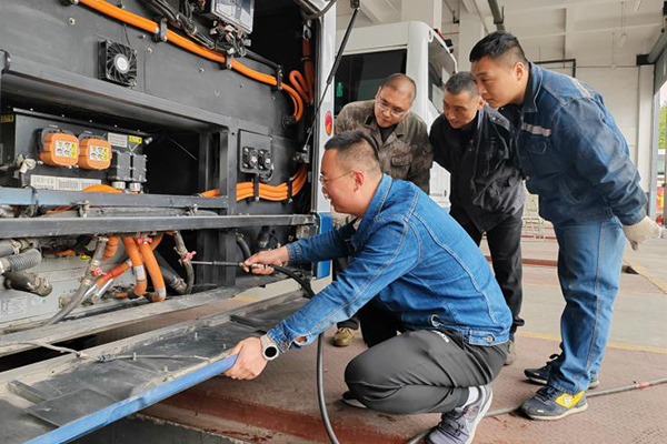 “温暖”乘客出行路 太原公交修保车间全面开启冬季护航模式