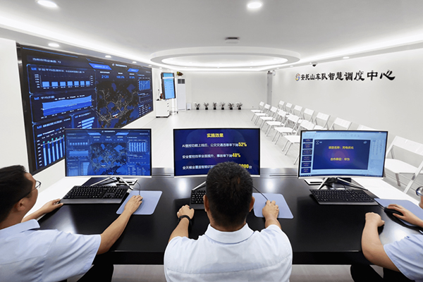 会思考的交通“管家” 美国州长点赞深圳巴士安托山智慧场站