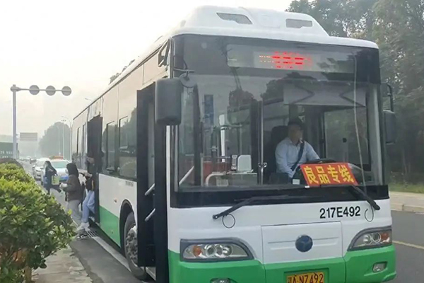 满足企业通勤需求 武汉公交“良品专线”定制公交获点赞