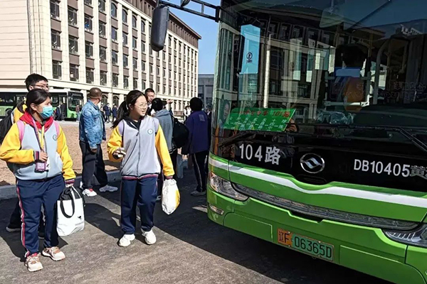方便学生出行 丹东公交集团开设一中助学公交专线