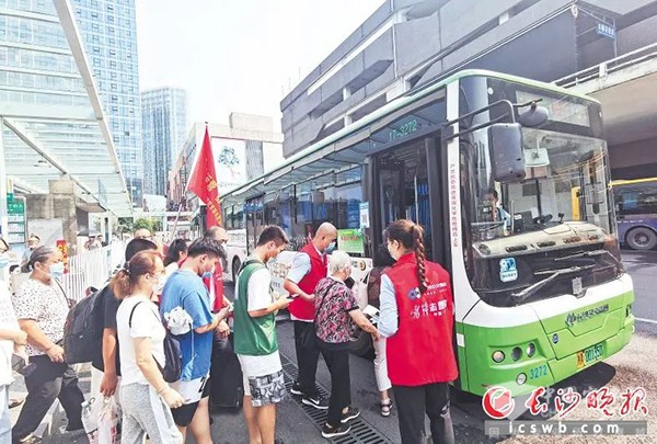 长沙公交集团 敬老爱老 公交专线 低入口登乘