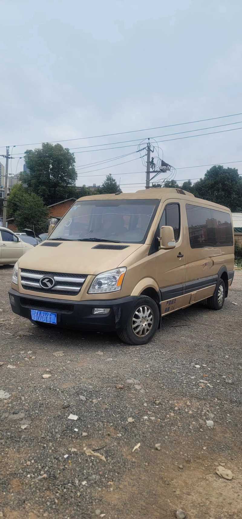 2017年6月 多台7座国五C照可开5.9米金龙蓝牌车