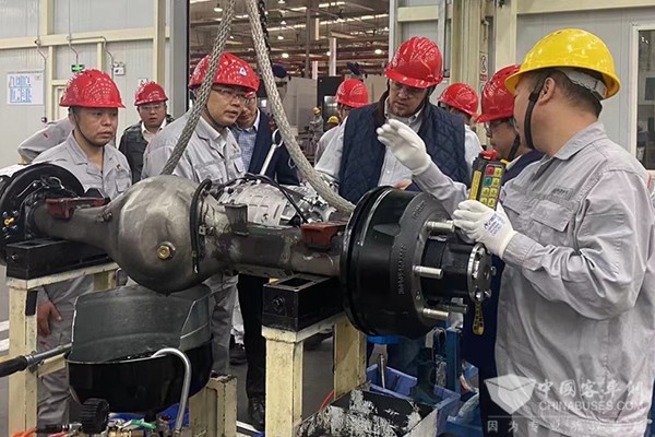 东风德纳车桥 董事 Laskey 襄阳工厂 电车桥生产线