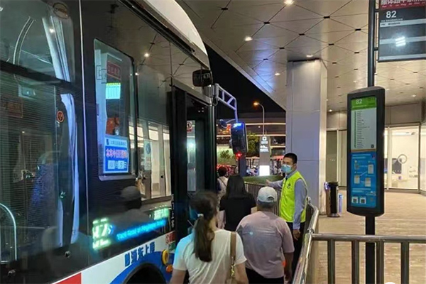 做好公共交通服务工作 浅谈公交工作中的“人、车、线、站”