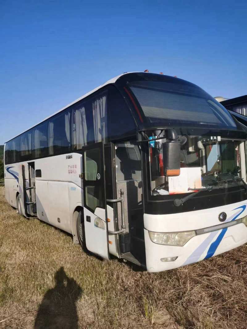 2012年8月 48座有中门卫生间宇通6122客车